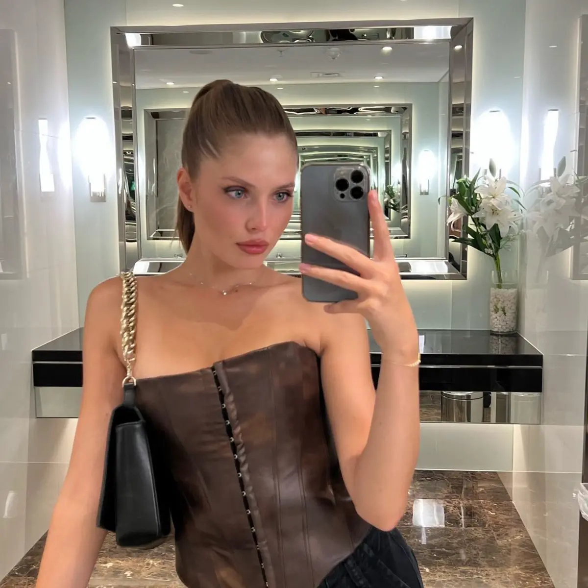 Чарми эскорт в городе Дубай